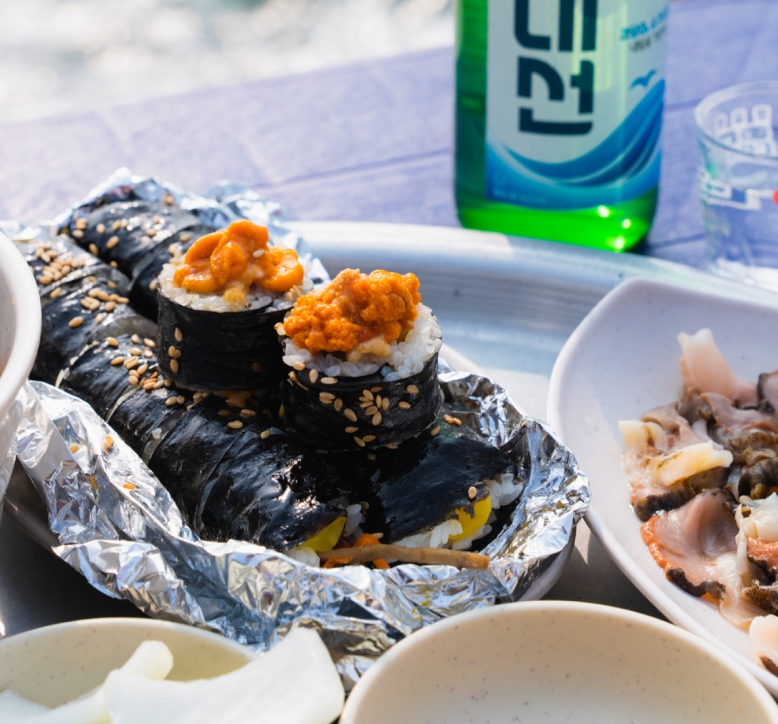 Busan food photo - sea urchin roe kimbap