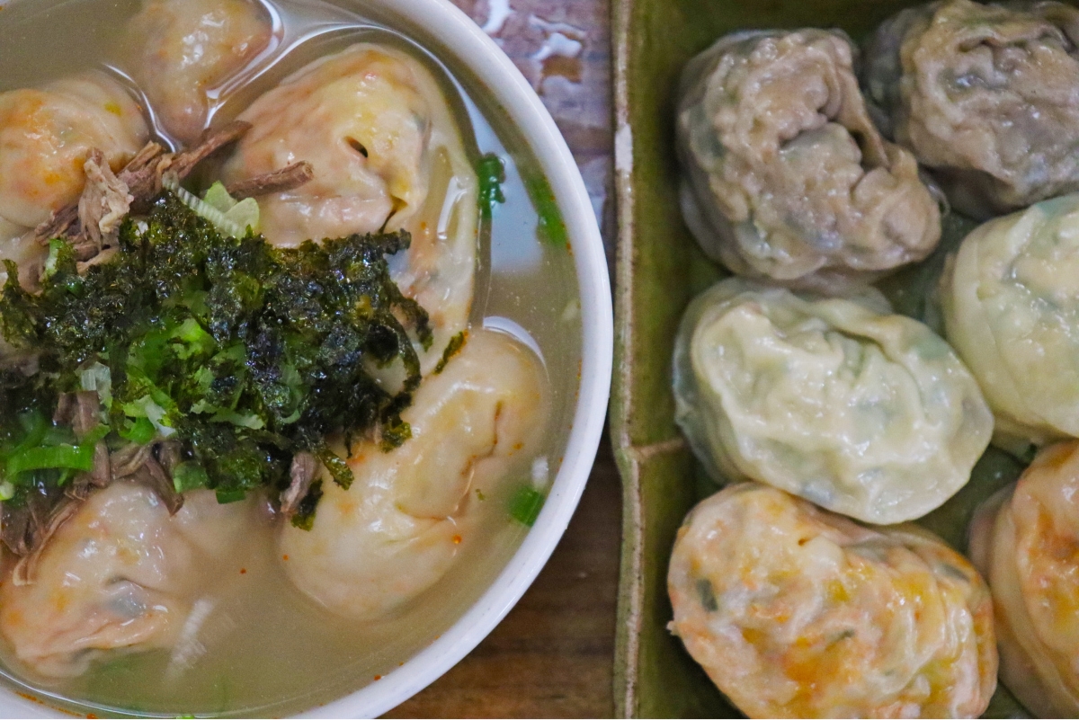 Dumpling soup and steamed dumplings