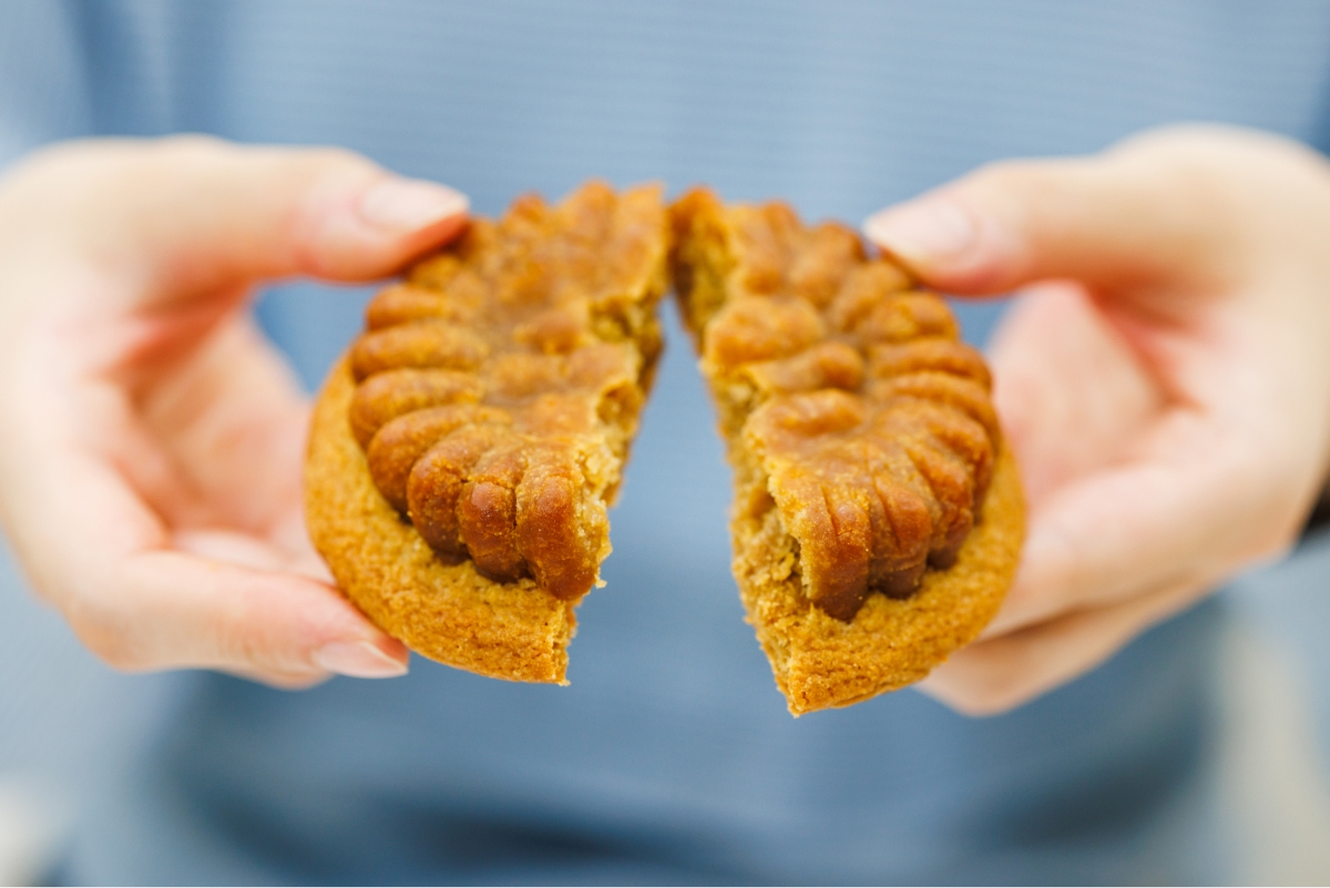 CU Neighbor's Tongtongyi Yakgwa Cookie Combines Cookies and Yakgwa