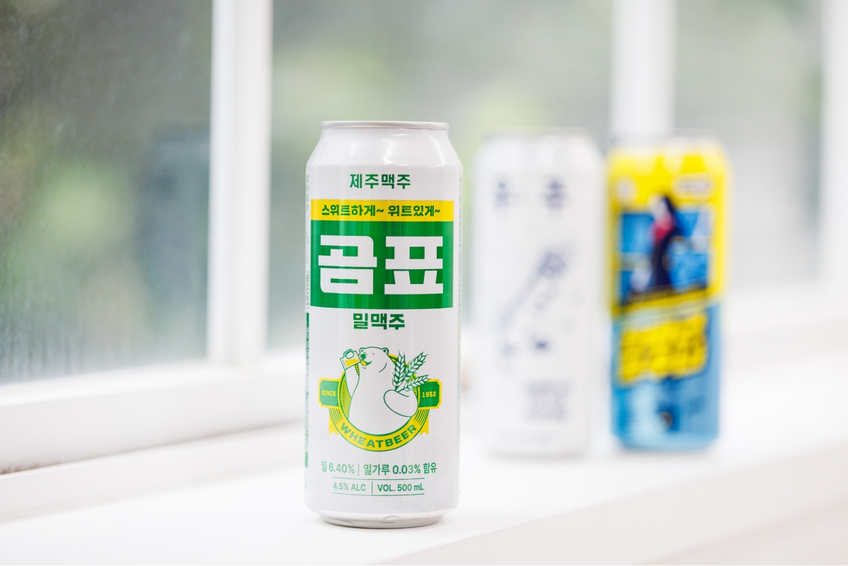 A Gompyo wheat beer with the signature color and design of bear blemishes